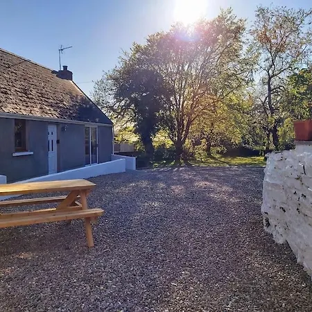 Converted Stables At Peaceful Family Farm Stay Lawrenny Exterior photo