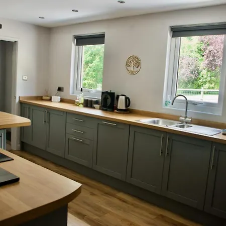 Converted Stables At Peaceful Family Farm Stay Lawrenny Exterior photo
